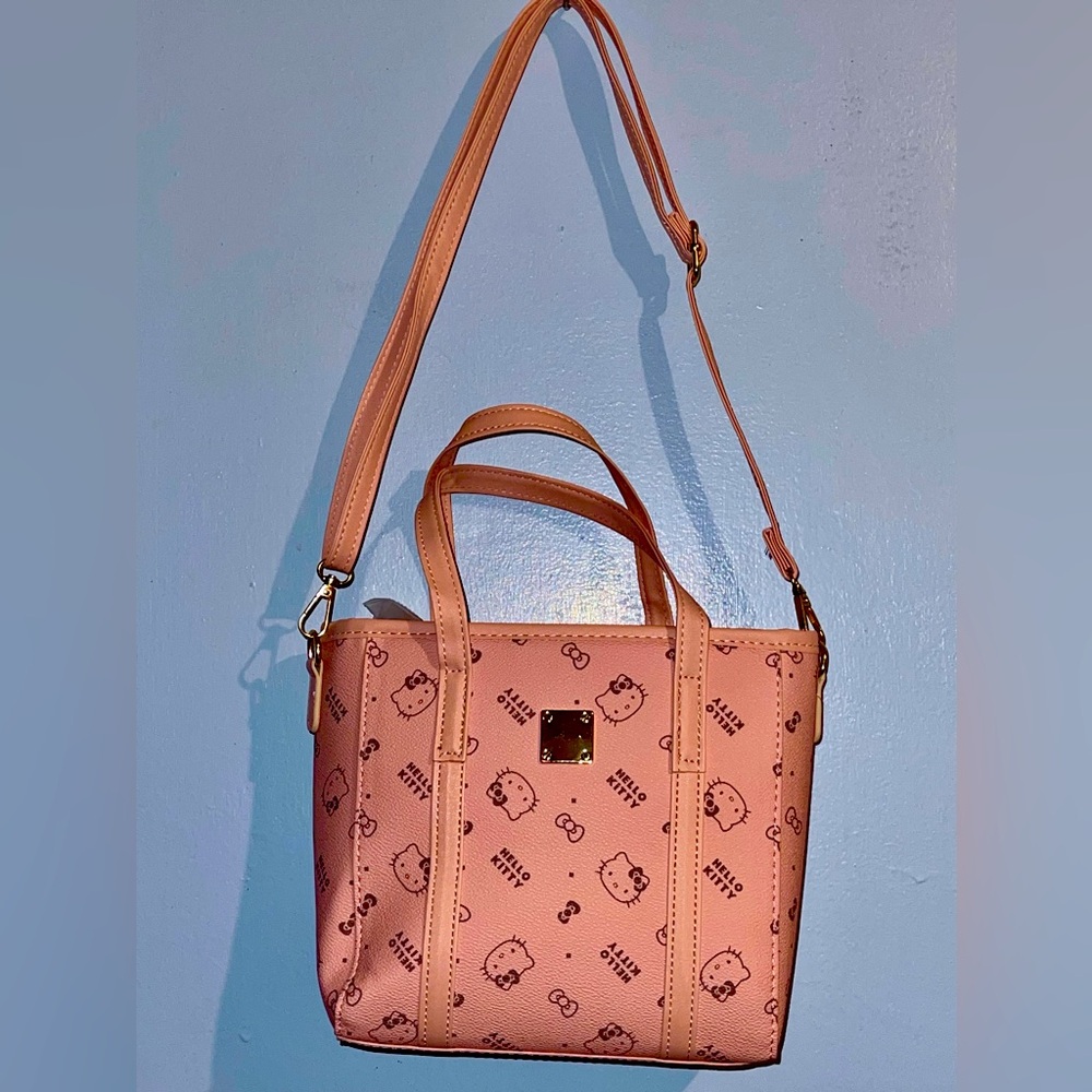 NIP Sanrio Hello Kitty "Luxury Style" Pink Medium Size Shoulder Bag.